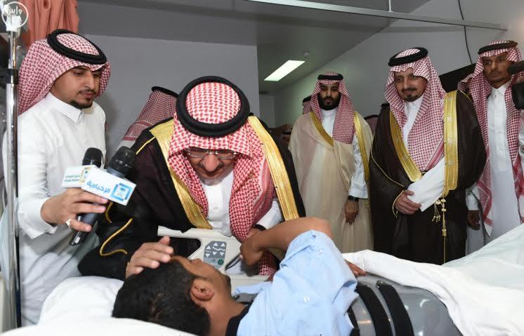 ولي ولي العهد و وزير الدفاع يزوران أسر شهداء ومصابي "عاصفة الحزم"