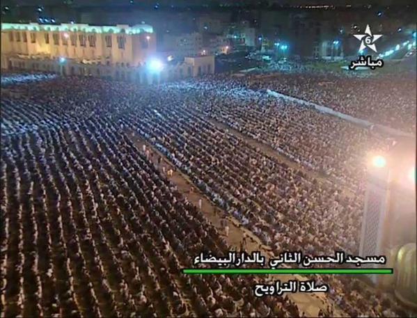 صلاة التراويح في مسجد الحسن الثاني بالمغرب صلاة التراويح في مسجد الحسن الثاني بالمغرب