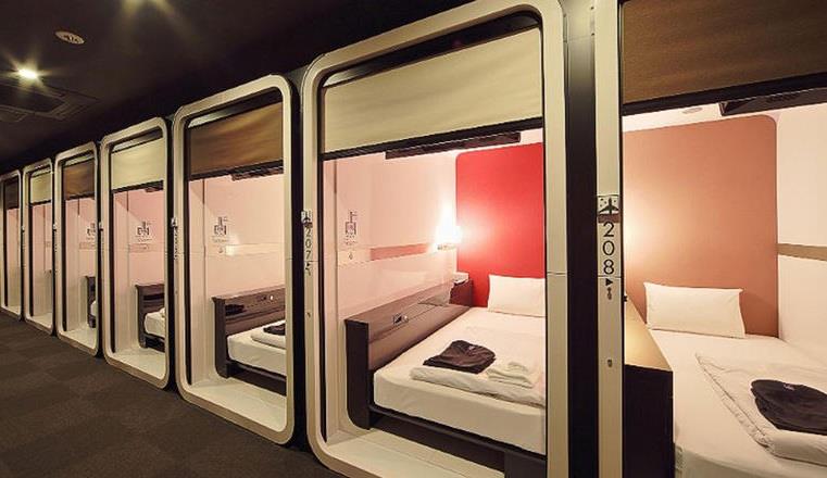 وتعتمد "First Cabin" في الخيارات التي تتيحها على مبدأ البساطة الأنيقة. وتعتمد "First Cabin" في الخيارات التي تتيحها على مبدأ البساطة الأنيقة.