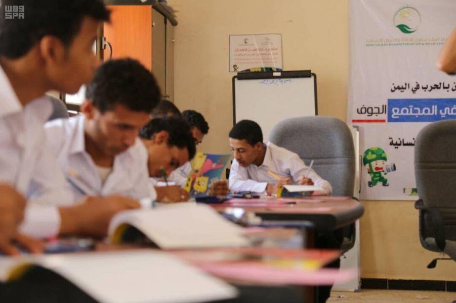 شاهد.. "الملك سلمان للإغاثة" يعيد 40 طفلاً لمقاعد الدراسة بعد أن جنّدهم الحوثي لحمل السلاح