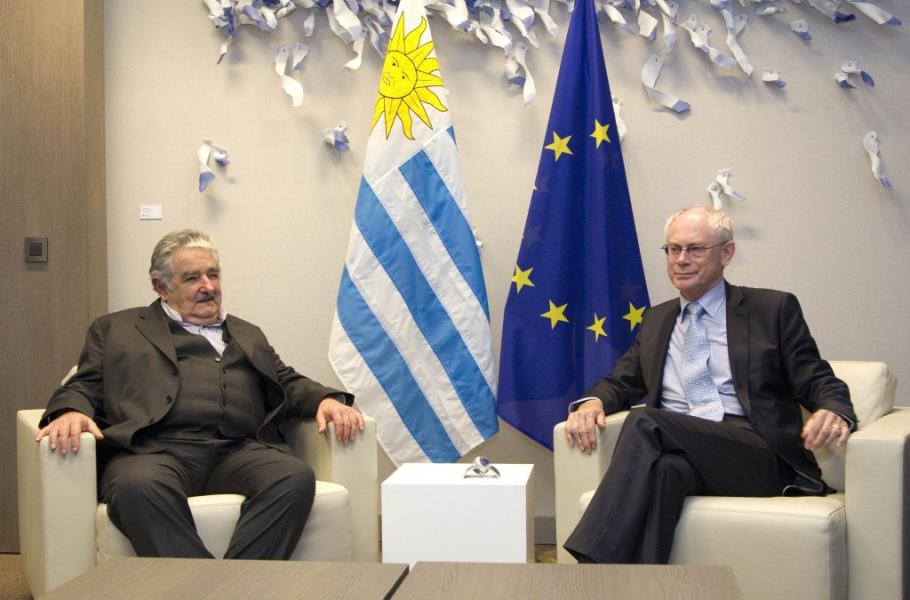 خوسيه موخيكا