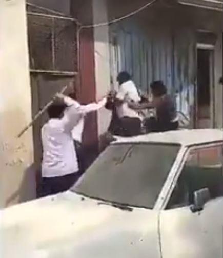 جدة: ضبط الهنود والباكستانيين الذين اشتبكوا في مضاربة دامية بالعصي (فيديو) جدة: ضبط الهنود والباكستانيين الذين اشتبكوا في مضاربة دامية بالعصي (فيديو)