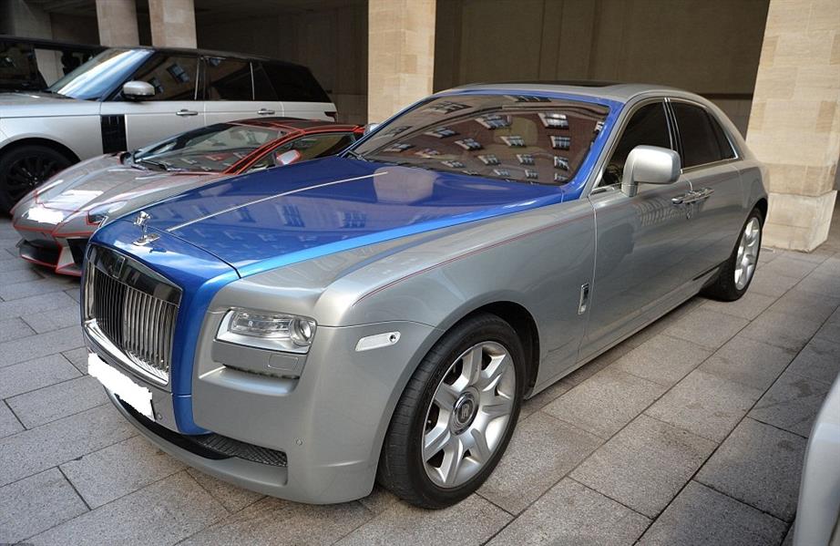 شاهد.. في ظاهرة تتكرر كل صيف.. سيارات فاخرة لأثرياء الخليج تلفت الأنظار في لندن