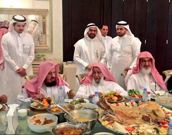 بالصور.. وليمة للشيخ ?الشتري? لعدد