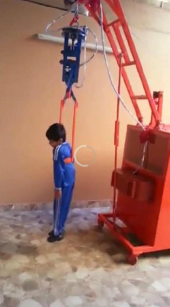 مواطن يخترع جهازا لانتشال من يسقط في الآبار الارتوازية: مواطن يخترع جهازا لانتشال من يسقط في الآبار الارتوازية:
