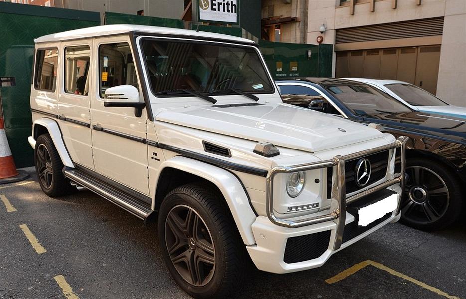 شاهد.. في ظاهرة تتكرر كل صيف.. سيارات فاخرة لأثرياء الخليج تلفت الأنظار في لندن