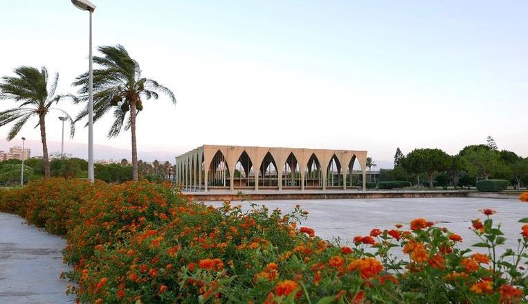 واستوحي نيماير تصميم إحدى الأجنحة من الهندسة المعمارية الحلي، وأطلق عليه تسمية "جناح لبنان." واستوحي نيماير تصميم إحدى الأجنحة من الهندسة المعمارية الحلي، وأطلق عليه تسمية "جناح لبنان."