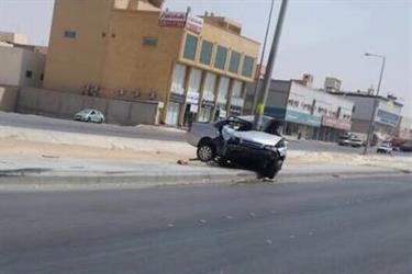 كاميرات مراقبة تُوثق حادثا مروعا لسيارة ترتطم بعمود إنارة بطريق عرفات في الرياض كاميرات مراقبة تُوثق حادثا مروعا لسيارة ترتطم بعمود إنارة بطريق عرفات في الرياض
