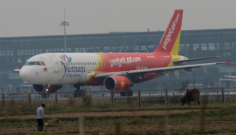 وفي يونيو/حزيران الماضي هبطت طائرة تابعة لخطوط "VietJet" متوجهة من هانوي بفيتنام إلى مطار "كام رانه" في "دا لات" وفي يونيو/حزيران الماضي هبطت طائرة تابعة لخطوط "VietJet" متوجهة من هانوي بفيتنام إلى مطار "كام رانه" في "دا لات"
