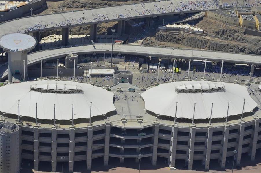 بالفيديو والصور.. لقطات جوية مذهلة ترصد رحلة ضيوف الرحمن من سماء "منى"