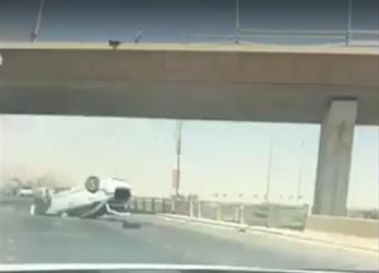 سقوط سيارة من أعلى كوبري مخرج 1 بالرياض واشتعال النيران فيها (فيديو) سقوط سيارة من أعلى كوبري مخرج 1 بالرياض واشتعال النيران فيها (فيديو)