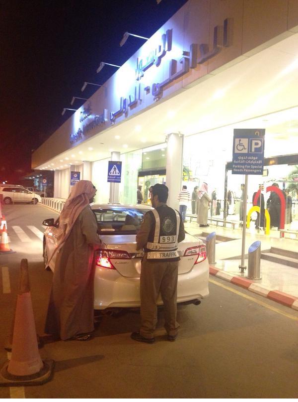 بالصور رجال المرور يتفاعلون مع