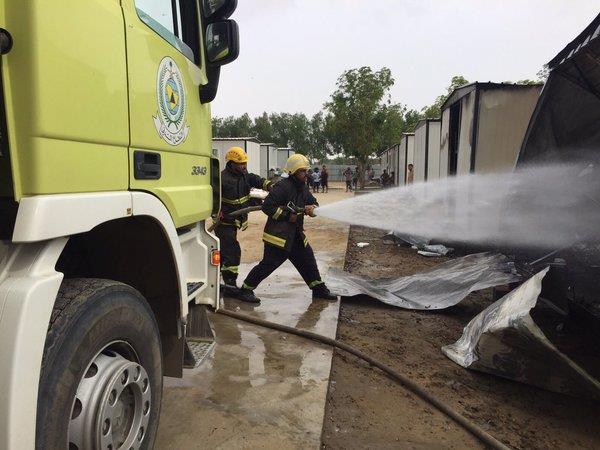 بالصور.. جازان: إخماد حريق شب في 6 بركسات خاصة بعمال إحدى الشركات