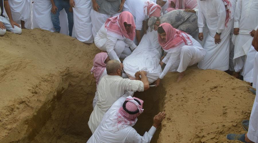 بالصور.. تشييع جثمان الشهيد الحلوي بأحد المسارحة