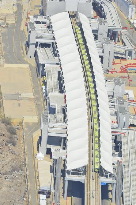 بالفيديو والصور.. لقطات جوية مذهلة ترصد رحلة ضيوف الرحمن من سماء "منى"