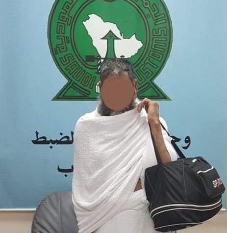 في محاولة لاستغلال العمرة.. مهربون يحاولون تهريب كمية من الهيروين والكوكايين بمطار جدة (صور) في محاولة لاستغلال العمرة.. مهربون يحاولون تهريب كمية من الهيروين والكوكايين بمطار جدة (صور)
