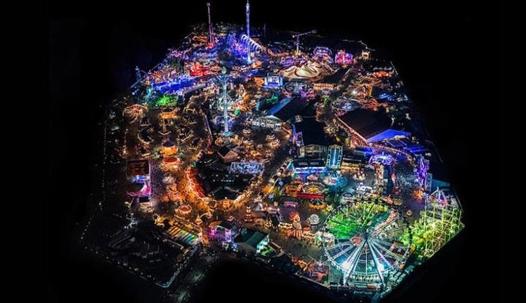 صورة لمنتزه "Winter Wonderland" الترفيهي الشتوي في منتزه "هايبد بارك" اللندني الشهير. صورة لمنتزه "Winter Wonderland" الترفيهي الشتوي في منتزه "هايبد بارك" اللندني الشهير.
