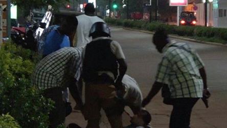 17 قتيلا في هجوم شنه متشددون على مطعم تركي في بوركينا فاسو 17 قتيلا في هجوم شنه متشددون على مطعم تركي في بوركينا فاسو
