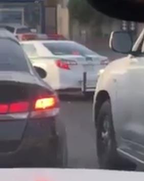 مواطن يقدم بلاغًا عن دورية مرور تتجاوز خط الإشارة الحمراء.. والمرور يتفاعل (فيديو) مواطن يقدم بلاغًا عن دورية مرور تتجاوز خط الإشارة الحمراء.. والمرور يتفاعل (فيديو)