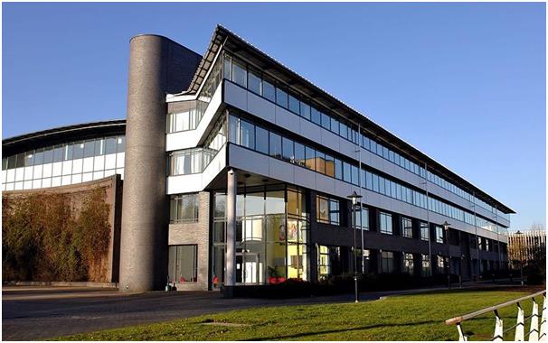 جامعة "وارويك" "Warwick"، ويتطلب الإلتحاق بها الحصول على 480 درجة. جامعة "وارويك" "Warwick"، ويتطلب الإلتحاق بها الحصول على 480 درجة.