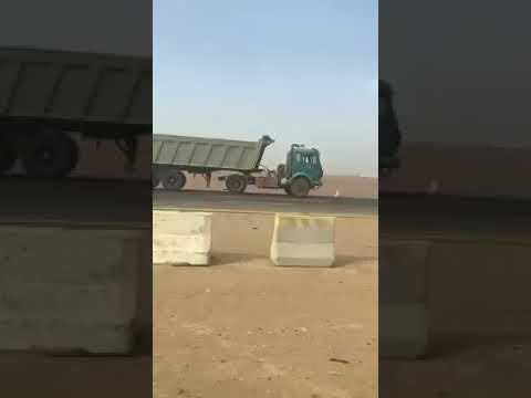 شاهد.. سائق شاحنة يسير بسرعة عكس الطريق بمحافظة ينبع.. ومطالبات بالقبض عليه شاهد.. سائق شاحنة يسير بسرعة عكس الطريق بمحافظة ينبع.. ومطالبات بالقبض عليه
