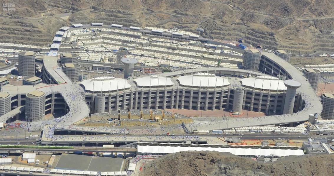 بالفيديو والصور.. لقطات جوية مذهلة ترصد رحلة ضيوف الرحمن من سماء "منى"