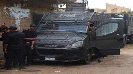 مقتل 14 مصرياً من عائلتين في خلافات عنيفة دامت عاماً ونصفاً.. والسبب "نصف جنيه" مقتل 14 مصرياً من عائلتين في خلافات عنيفة دامت عاماً ونصفاً.. والسبب "نصف جنيه"