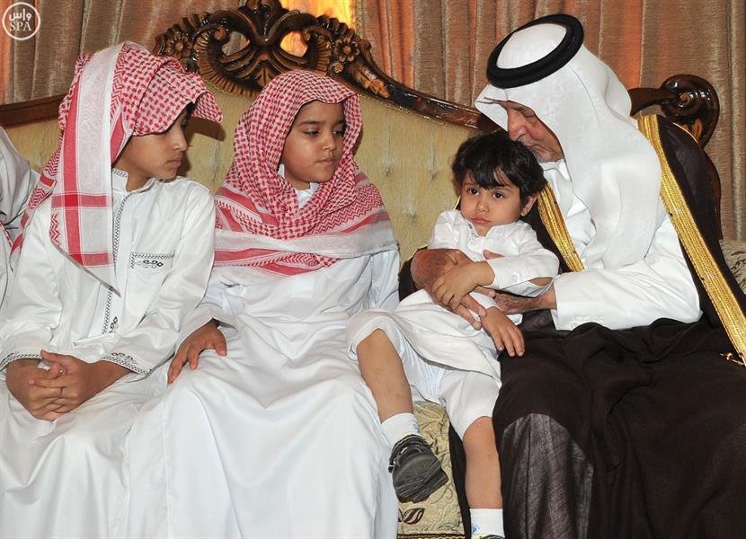 سمو أمير منطقة مكة ينقل تعازي خادم الحرمين الشريفين لأسرة الشهيد المالكي