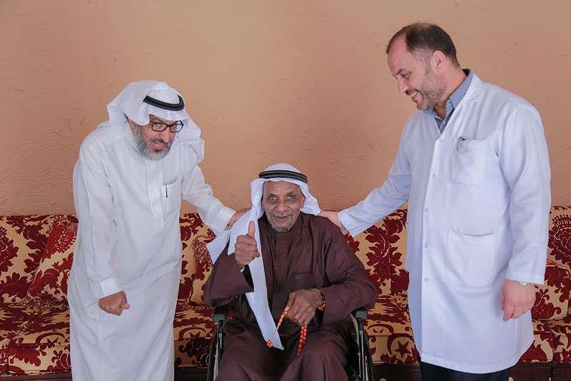 مواطن مسن يعود إليه بصره