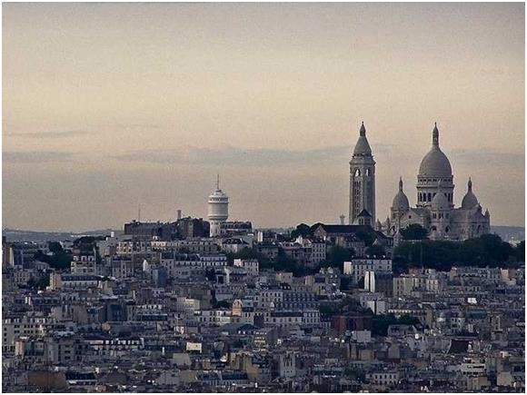 ارتبطت تلال "مونمارتر" بكونها مزارًا سياحيًا، لكن لطالما اسُتخدمت تلك التلال كمحاجر، فقد جاء الرومان إليها لاستخراج الأحجار لب ارتبطت تلال "مونمارتر" بكونها مزارًا سياحيًا، لكن لطالما اسُتخدمت تلك التلال كمحاجر، فقد جاء الرومان إليها لاستخراج الأحجار لب