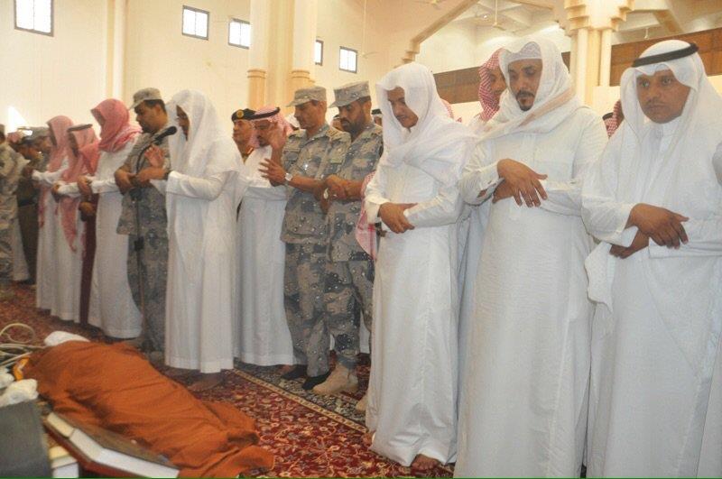 بالصور.. أداء صلاة الميت على الشهيد الصميلي في جازان بالصور.. أداء صلاة الميت على الشهيد الصميلي في جازان
