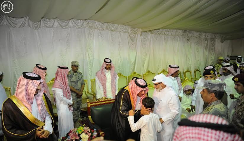 ولي ولي العهد و وزير الدفاع يزوران أسر شهداء ومصابي "عاصفة الحزم"