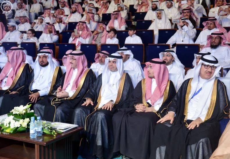 بالصور.. وزير التعليم يكرم الفائزين