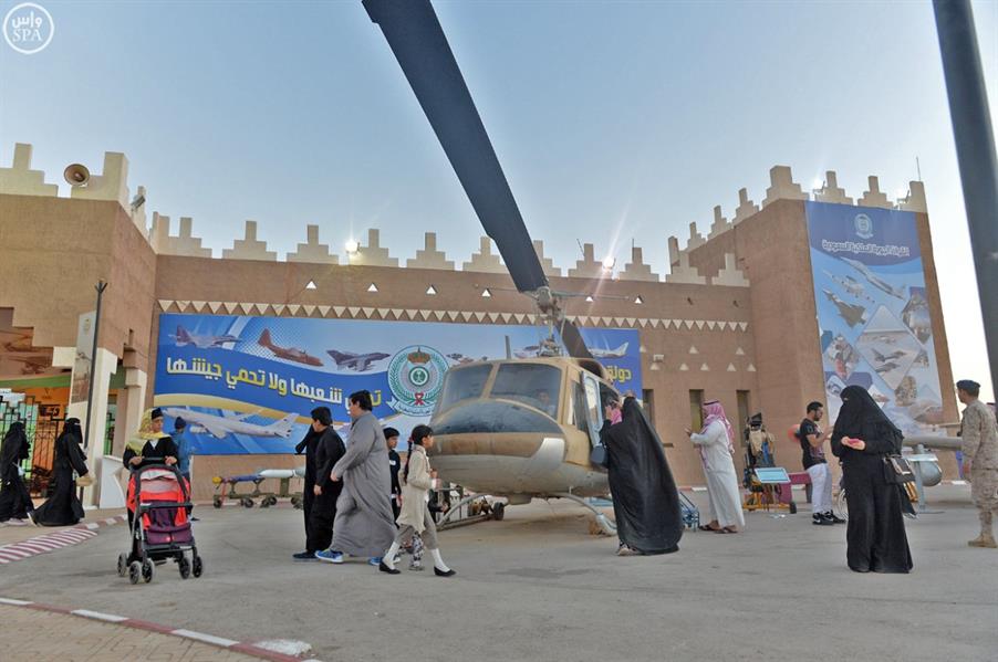 بالصور.. جناح القوات المسلحة يجتذب