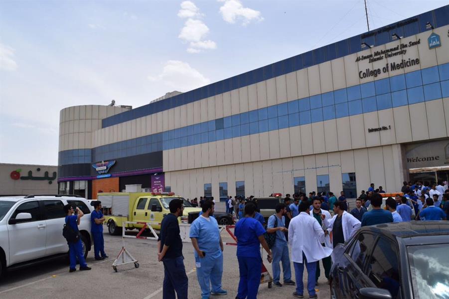 الدفاع المدني يباشر حادث تسرب غاز بجامعة الإمام بالرياض الدفاع المدني يباشر حادث تسرب غاز بجامعة الإمام بالرياض