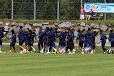 بعثة الهلال تنهي تحضيراتها في النمسا وتغادر الى الرياض بعثة الهلال تنهي تحضيراتها في النمسا وتغادر الى الرياض