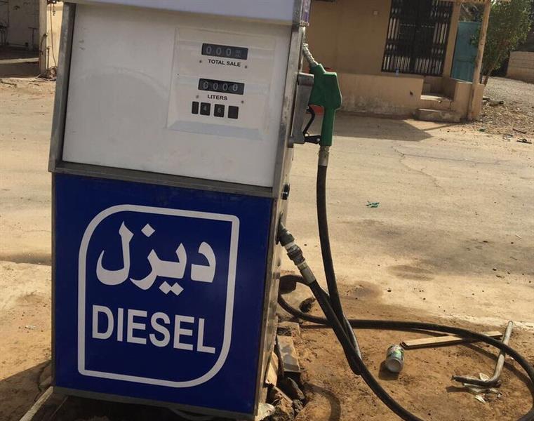 بعد بلاغ مواطن.. "التجارة" تغلق محطة وقود تبيع بنزينًا مختلطًا بالماء والشوائب في بريدة بعد بلاغ مواطن.. "التجارة" تغلق محطة وقود تبيع بنزينًا مختلطًا بالماء والشوائب في بريدة