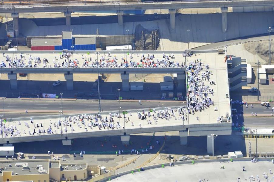 بالفيديو والصور.. لقطات جوية مذهلة ترصد رحلة ضيوف الرحمن من سماء "منى"