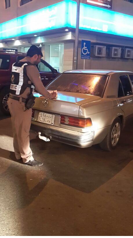 بالصور رجال المرور يتفاعلون مع
