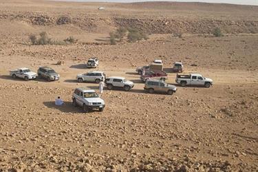 شاهد.. متطوعون يعثرون على جثة الشاب المفقود شرق بعد وفاته "عطشاً" شاهد.. متطوعون يعثرون على جثة الشاب المفقود شرق بعد وفاته "عطشاً"