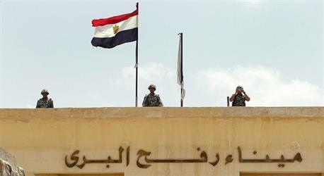 مصر تفتح معبر رفح لعبور الحجاج الفلسطينيين مصر تفتح معبر رفح لعبور الحجاج الفلسطينيين