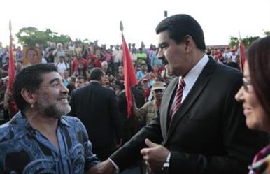 مارادونا يقول إنه "جندي" لرئيس فنزويلا مادورو مارادونا يقول إنه "جندي" لرئيس فنزويلا مادورو