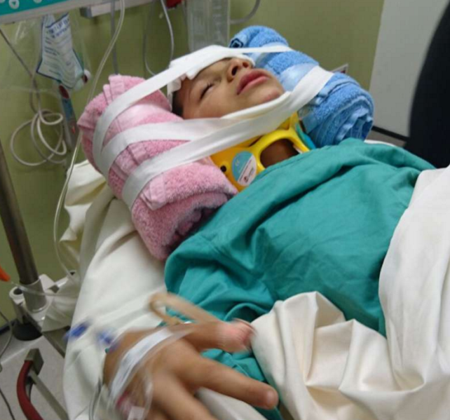 متهور يدهس طفل العاشرة أمام