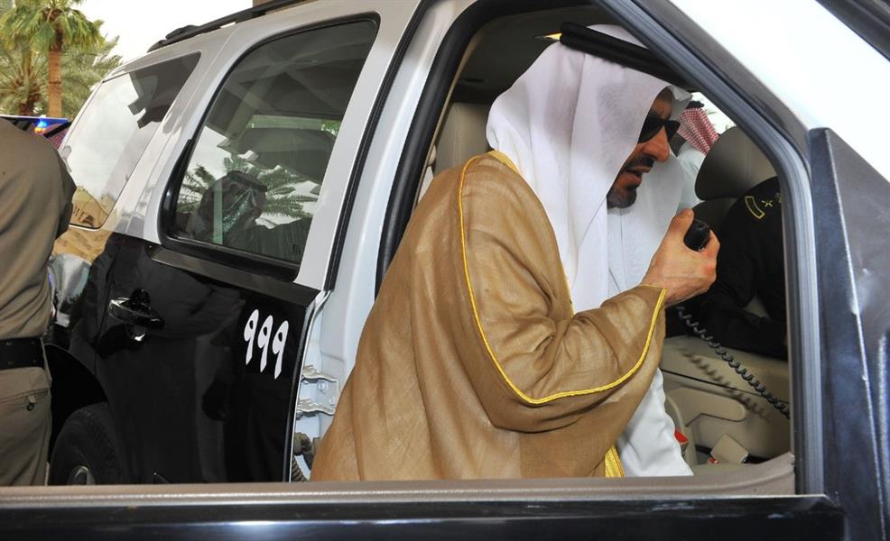 بالصور.. أمير حائل يُدشن الزي