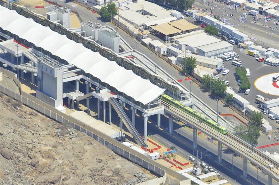 بالفيديو والصور.. لقطات جوية مذهلة ترصد رحلة ضيوف الرحمن من سماء "منى"