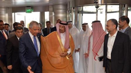 وزير الطاقة السعودي خلال استقباله وزير النفط العراقي في جدة وزير الطاقة السعودي خلال استقباله وزير النفط العراقي في جدة