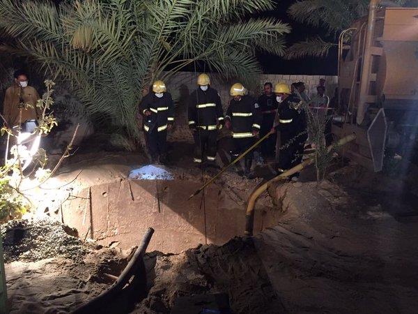 مدني بيشة يباشر سقوط شيول بفتحة صرف صحي