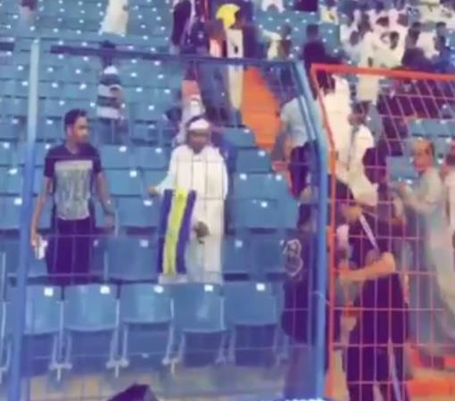 النصر يصدر بيانا عن أحداث مباراة الهلال في ختام الدوري.. ويصفها بـ"سابقة خطيرة وغير متوقعة" النصر يصدر بيانا عن أحداث مباراة الهلال في ختام الدوري.. ويصفها بـ"سابقة خطيرة وغير متوقعة"