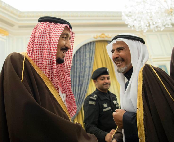 خادم الحرمين يستقبل الأمراء والمفتي وجموعاً من المواطنين: خادم الحرمين يستقبل الأمراء والمفتي وجموعاً من المواطنين: