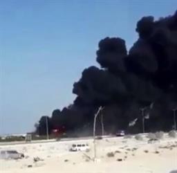 شاهد.. اندلاع حريق هائل في عدة شاحنات بمحطة بنزين بالجبيل شاهد.. اندلاع حريق هائل في عدة شاحنات بمحطة بنزين بالجبيل